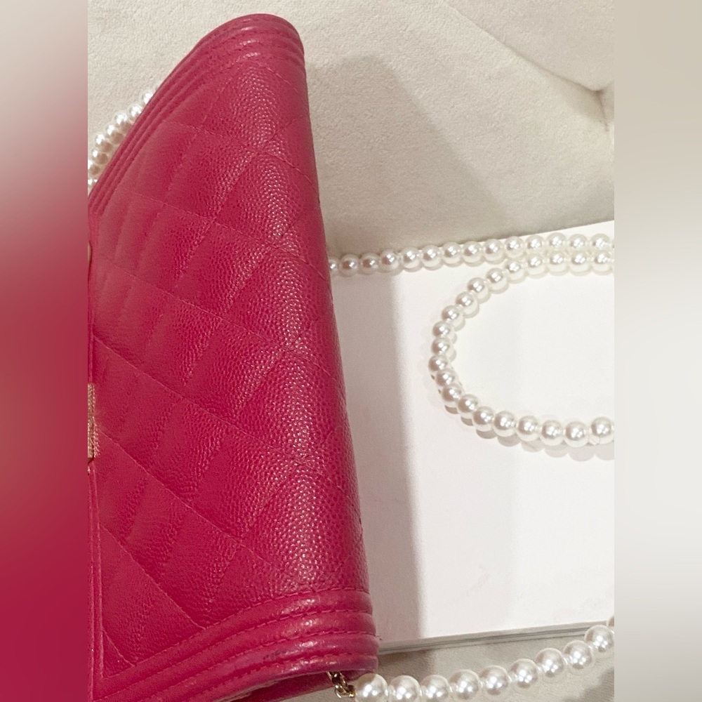 Chanel Quilted Caviar Boy hot Pink Wallet coming with non CC pearl strap - Picture 6 of 9